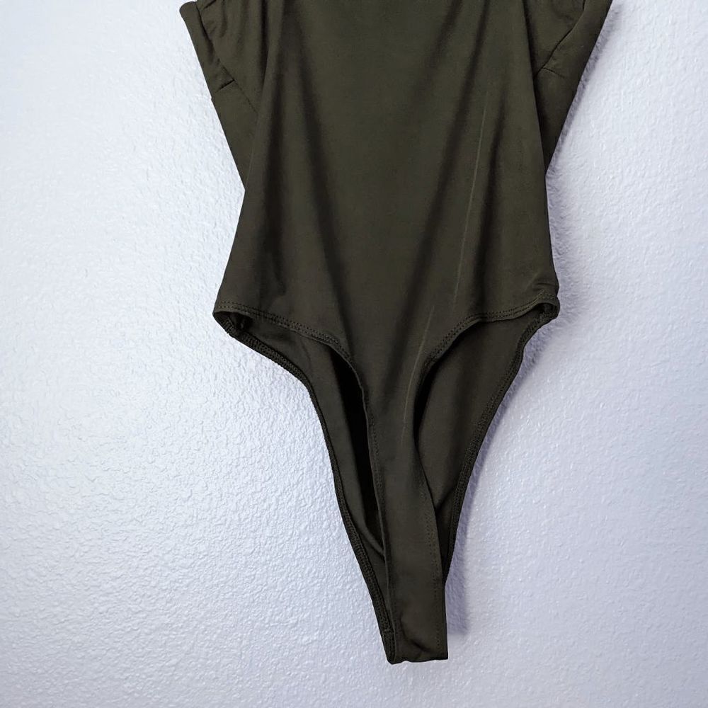 Women's Iris Bodysuit Sleeveless Black Silver Sequined Straps Small Button EUC - Picture 10 of 10